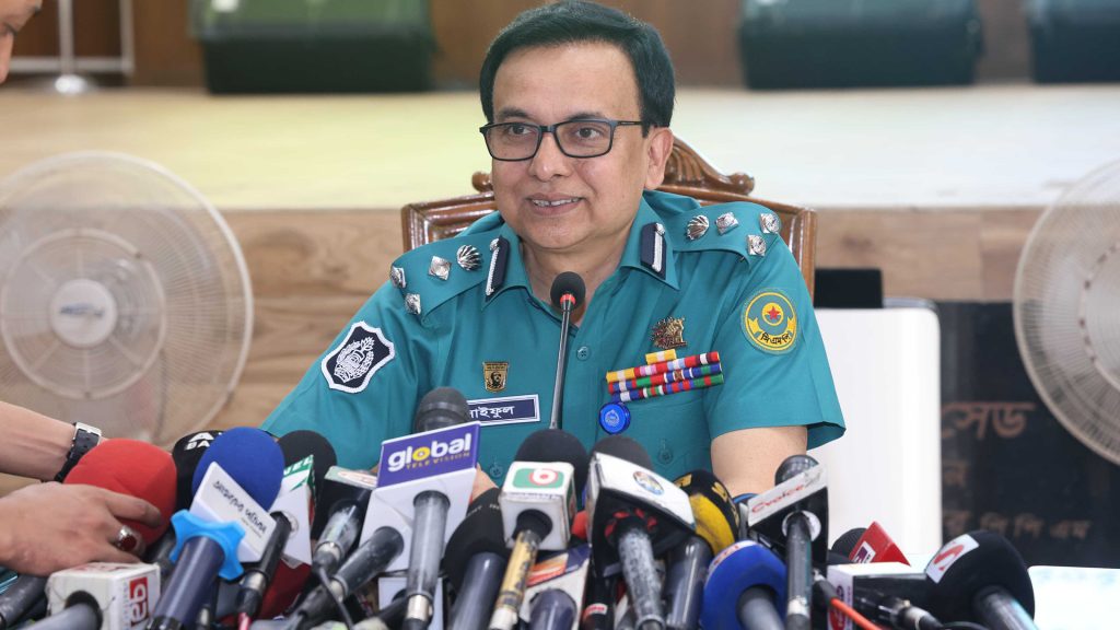 সাবেক পুলিশ কমিশনার সাইফুলকে ট্রাইব্যুনালে হাজিরের নির্দেশ