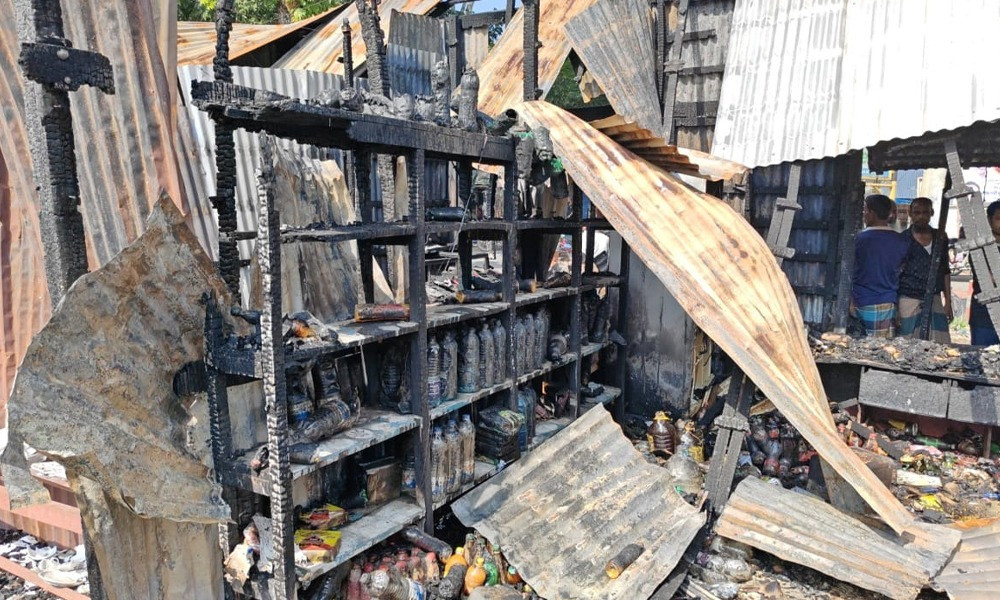 পিরোজপুরে বাজারে অগ্নিকাণ্ডে ৫ দোকান ভস্মীভূত