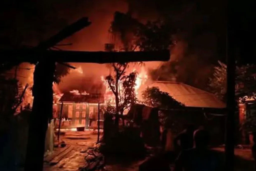 বরিশালে আগুনে পুড়ল দুই বসতঘর